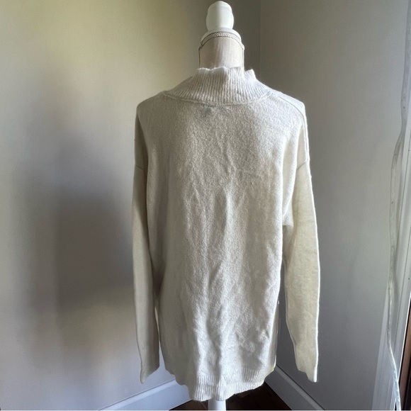 RDI Cream Colored Pearl Essence Deep V Women's Pull Over Sweater Size Large - Picture 2 of 5